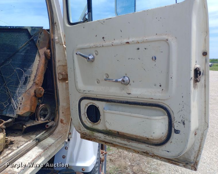 image for item DQ7143 1980 Ford 7000 dump truck