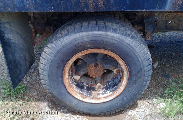 image for item DQ7143 1980 Ford 7000 dump truck