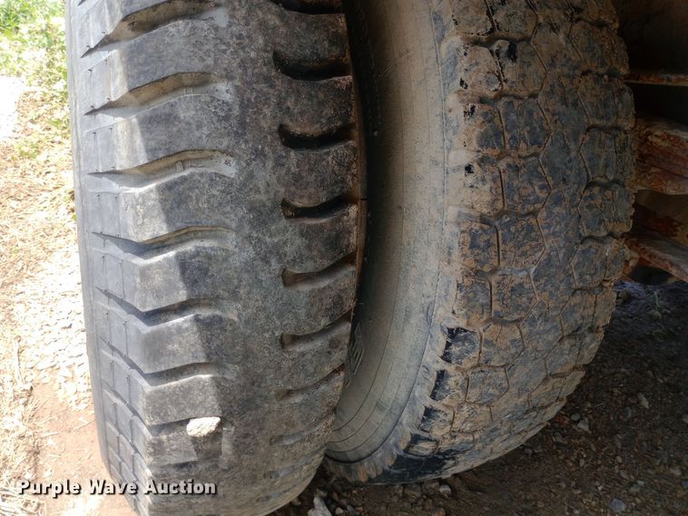 image for item DQ7143 1980 Ford 7000 dump truck