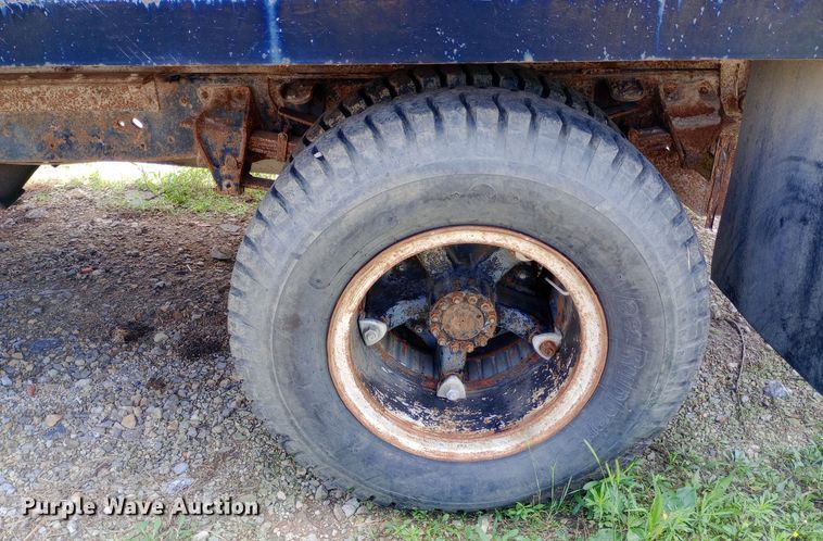 image for item DQ7143 1980 Ford 7000 dump truck