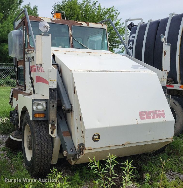 image for item DR4316 2007 Elgin  Pelican street sweeper