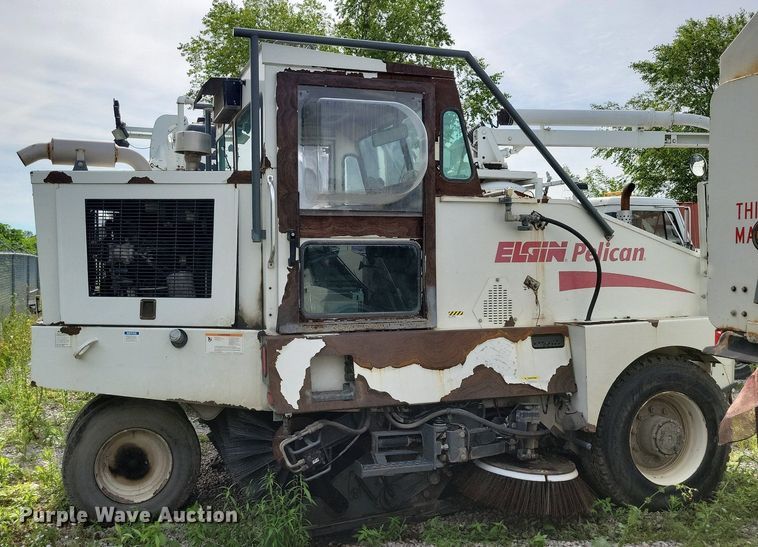 image for item DR4316 2007 Elgin  Pelican street sweeper