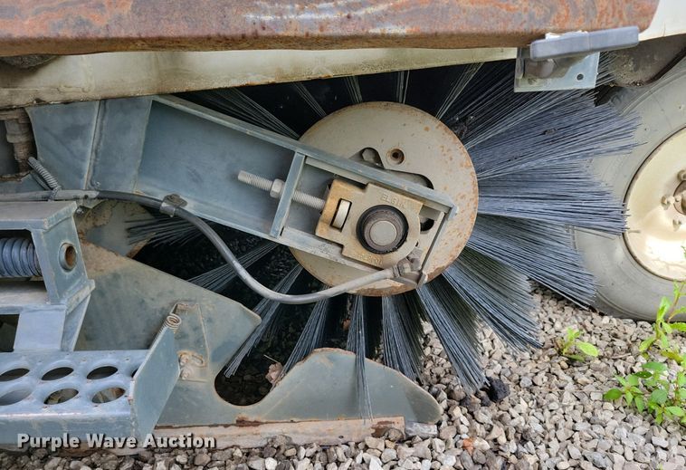 image for item DR4316 2007 Elgin  Pelican street sweeper