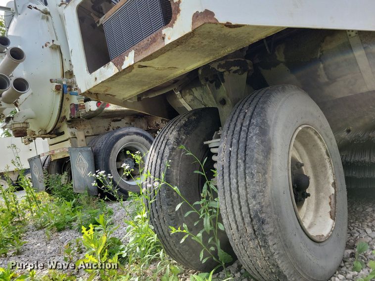 image for item DR4316 2007 Elgin  Pelican street sweeper