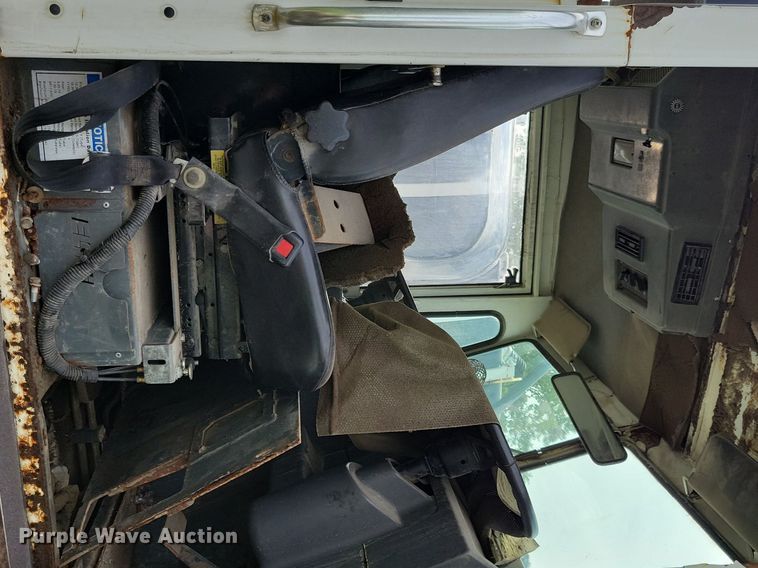 image for item DR4316 2007 Elgin  Pelican street sweeper