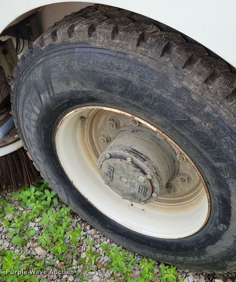 image for item DR4316 2007 Elgin  Pelican street sweeper