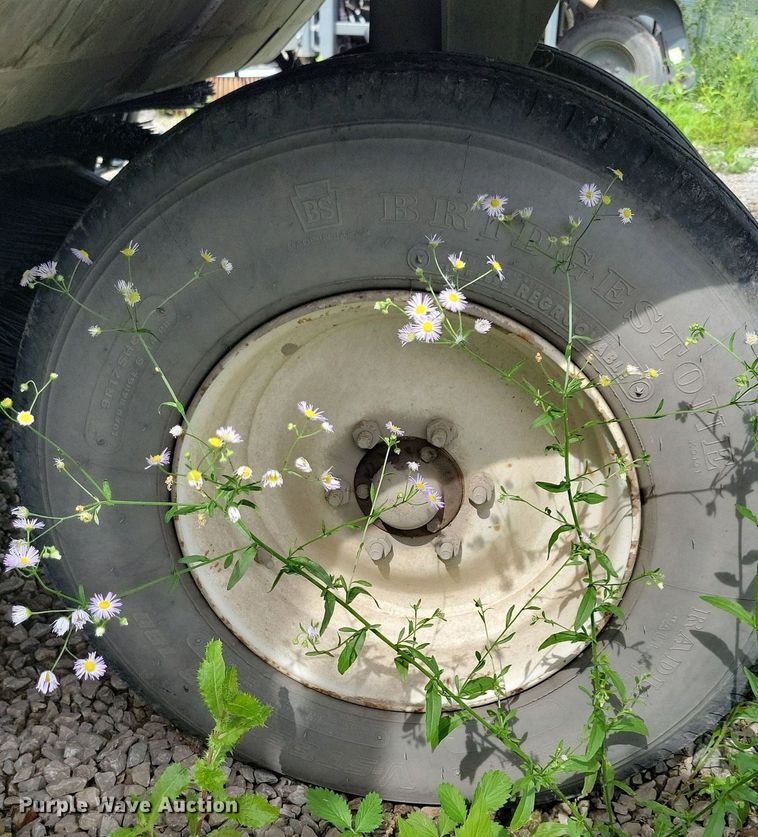 image for item DR4316 2007 Elgin  Pelican street sweeper