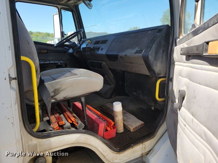 image for item DR8015 2001 Freightliner FL80 water truck