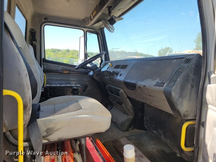 image for item DR8015 2001 Freightliner FL80 water truck