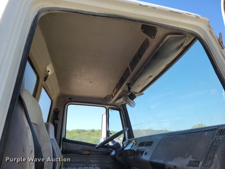 image for item DR8015 2001 Freightliner FL80 water truck