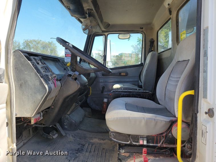 image for item DR8015 2001 Freightliner FL80 water truck