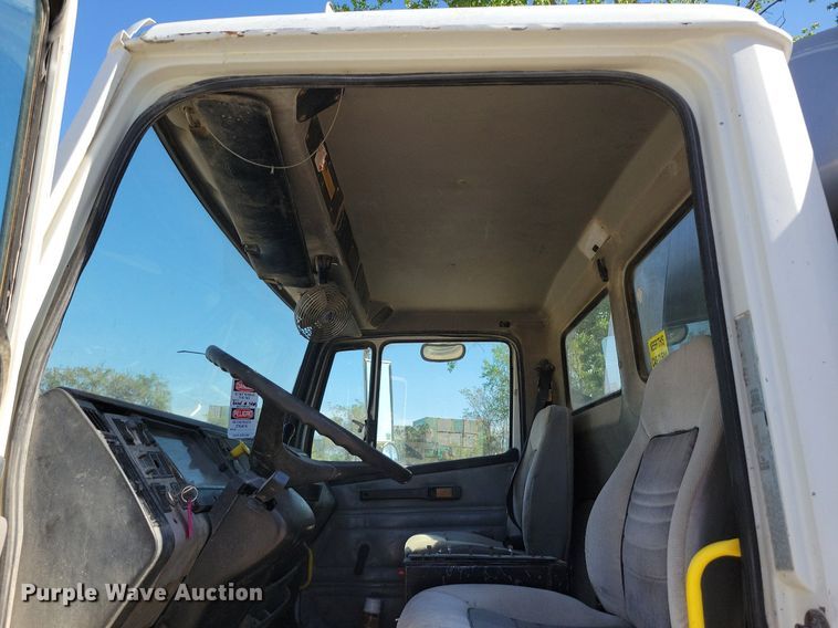 image for item DR8015 2001 Freightliner FL80 water truck