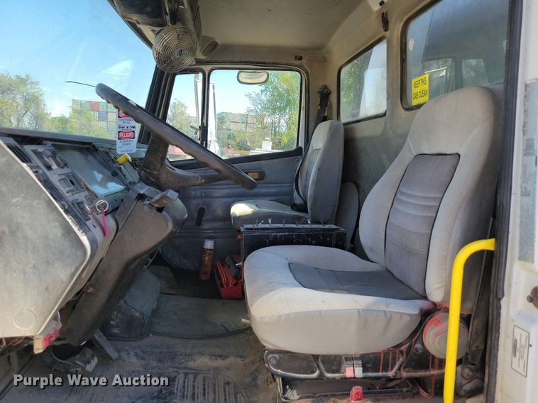 image for item DR8015 2001 Freightliner FL80 water truck