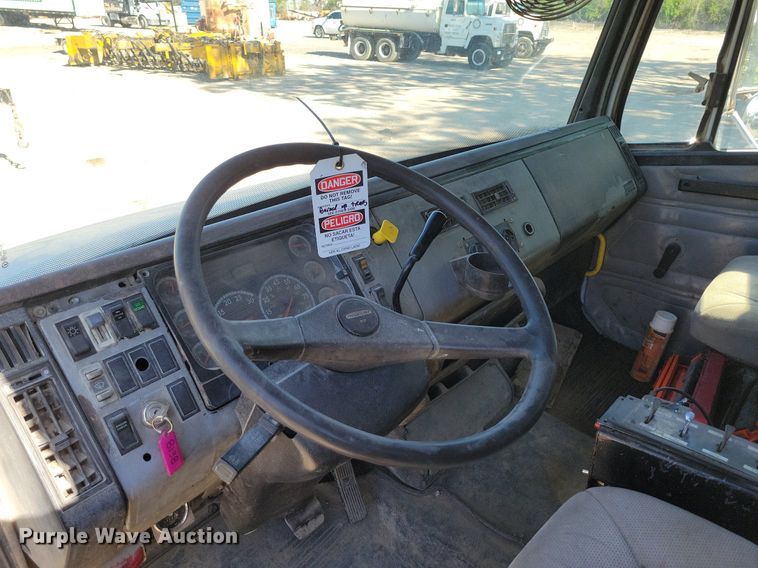 image for item DR8015 2001 Freightliner FL80 water truck