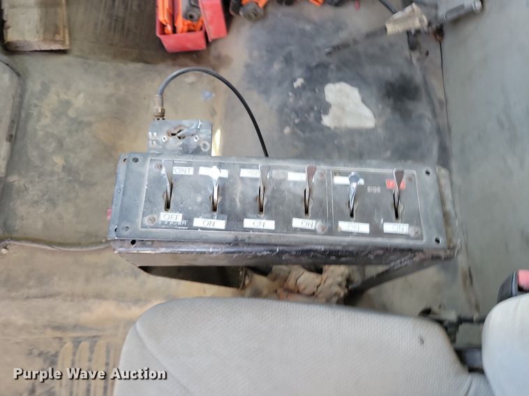 image for item DR8015 2001 Freightliner FL80 water truck