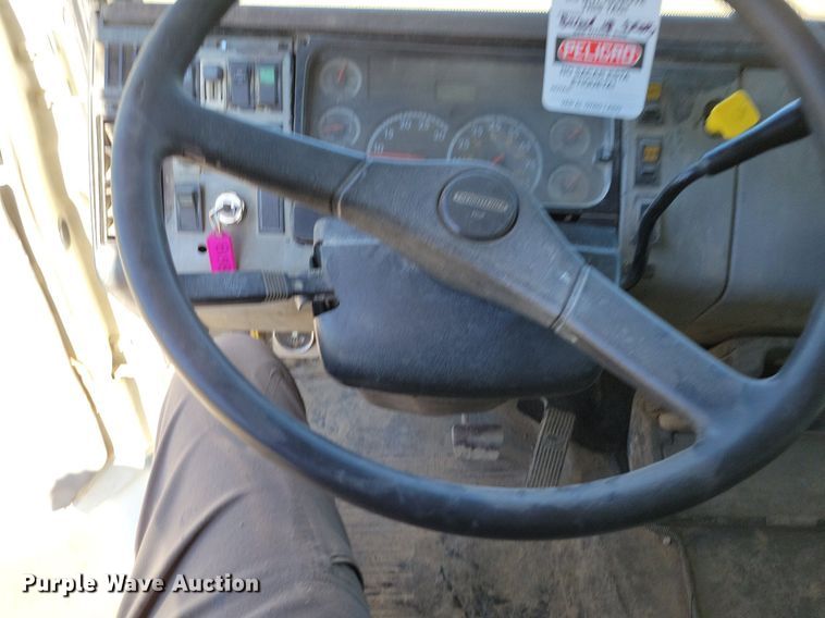 image for item DR8015 2001 Freightliner FL80 water truck