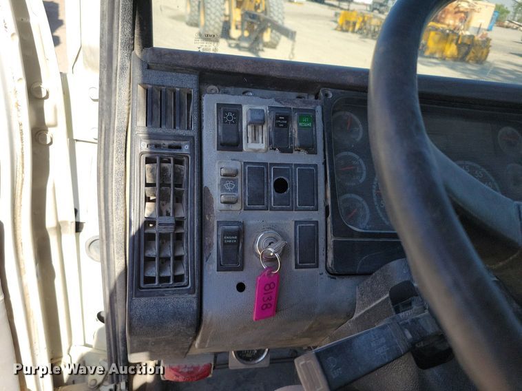 image for item DR8015 2001 Freightliner FL80 water truck