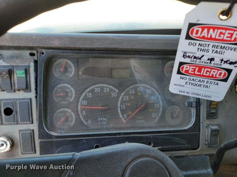 image for item DR8015 2001 Freightliner FL80 water truck