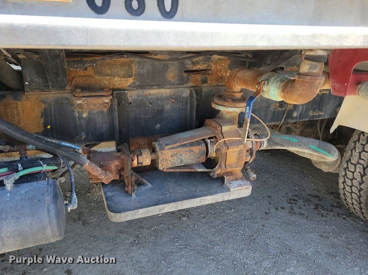 image for item DR8015 2001 Freightliner FL80 water truck