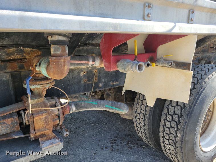 image for item DR8015 2001 Freightliner FL80 water truck