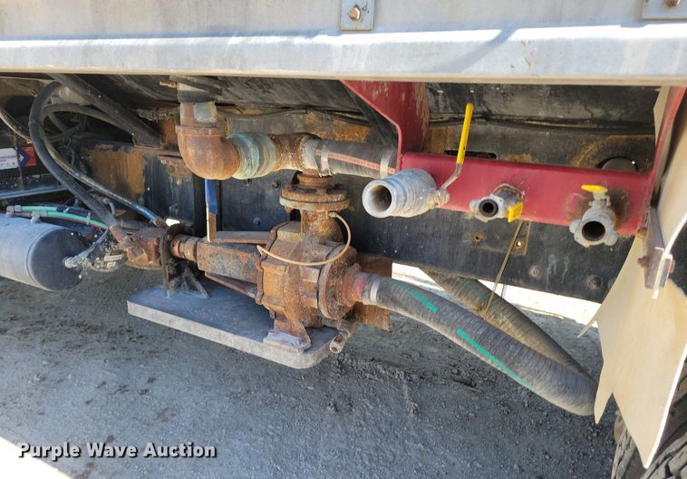 image for item DR8015 2001 Freightliner FL80 water truck