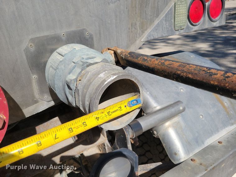 image for item DR8015 2001 Freightliner FL80 water truck