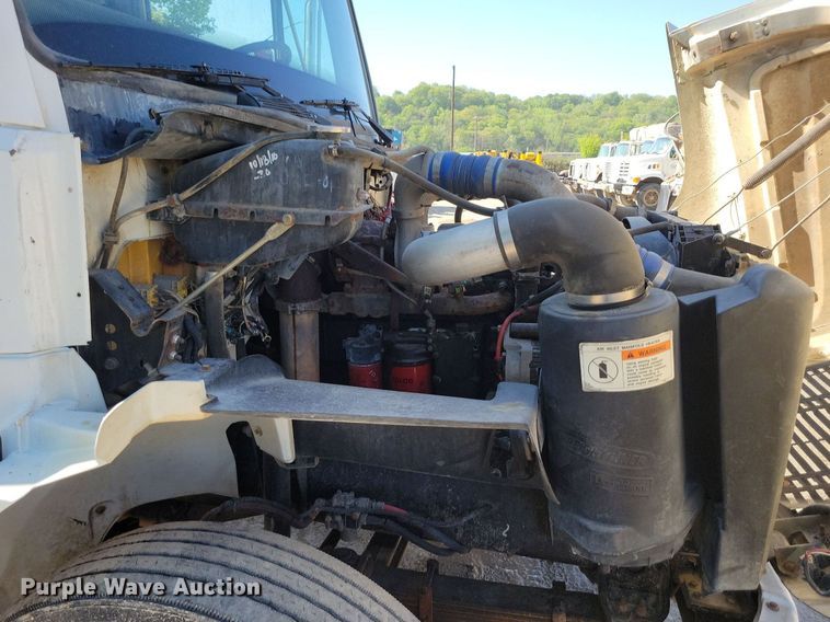 image for item DR8015 2001 Freightliner FL80 water truck