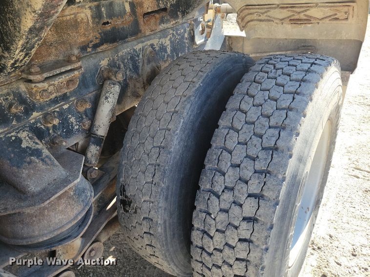 image for item DR8015 2001 Freightliner FL80 water truck