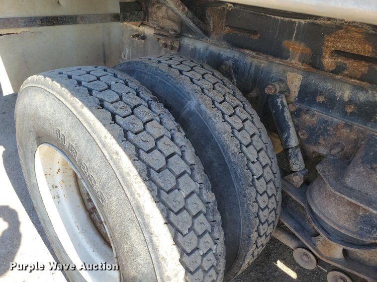 image for item DR8015 2001 Freightliner FL80 water truck