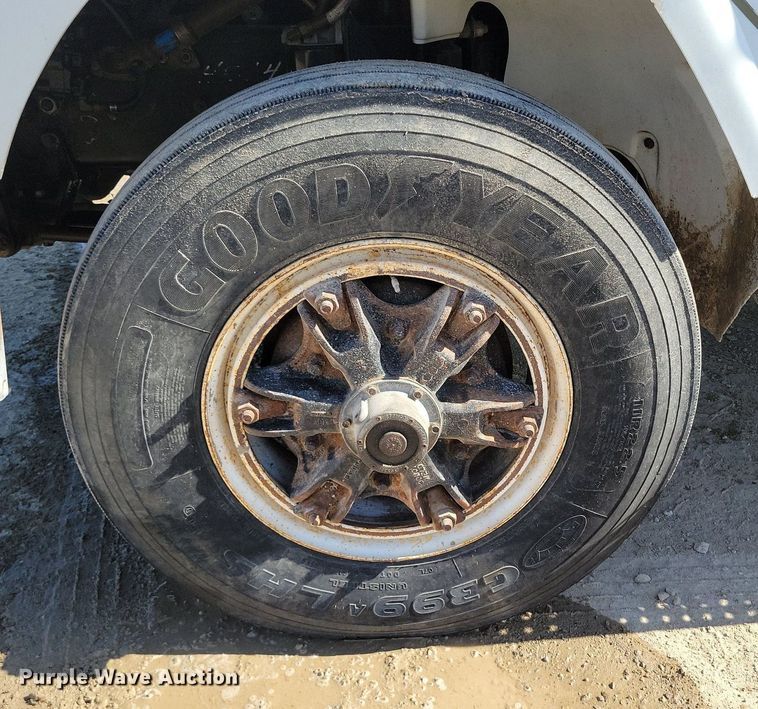 image for item DR8015 2001 Freightliner FL80 water truck