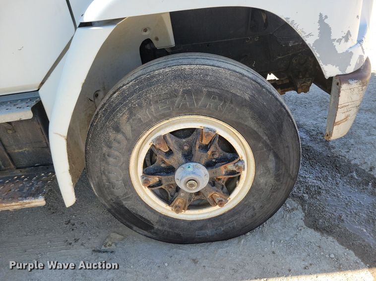 image for item DR8015 2001 Freightliner FL80 water truck