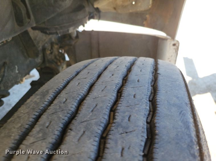 image for item DR8015 2001 Freightliner FL80 water truck