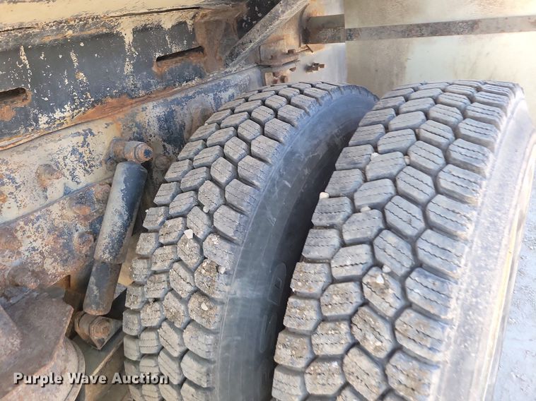 image for item DR8015 2001 Freightliner FL80 water truck