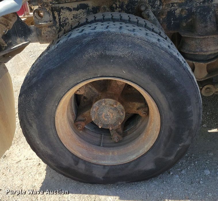 image for item DR8015 2001 Freightliner FL80 water truck