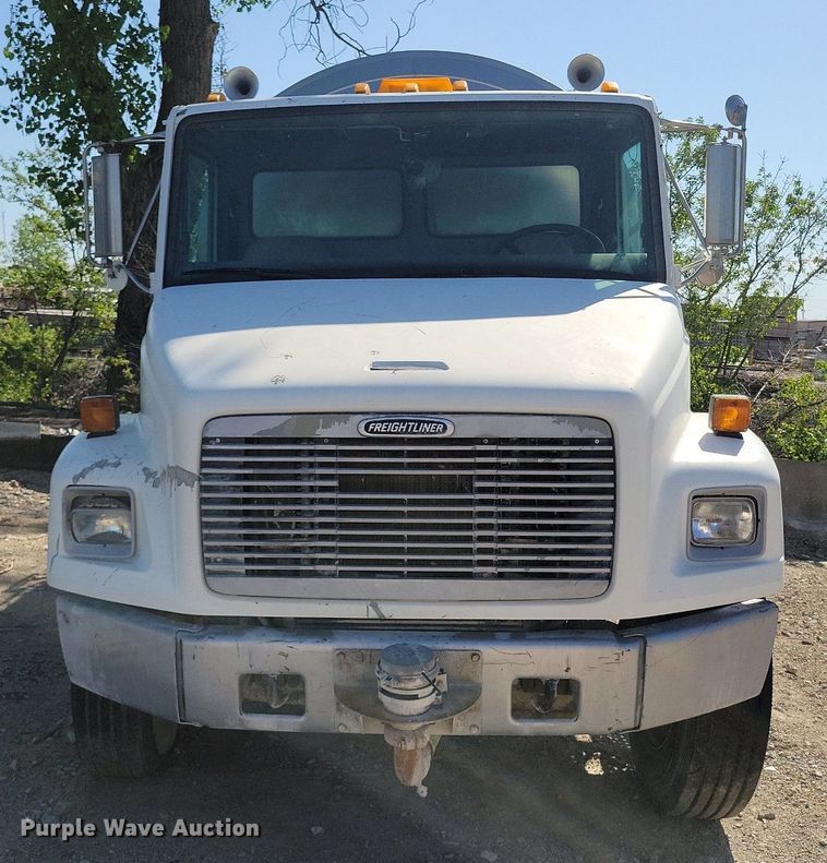 image for item DR8016 2001 Freightliner  FL80 water truck