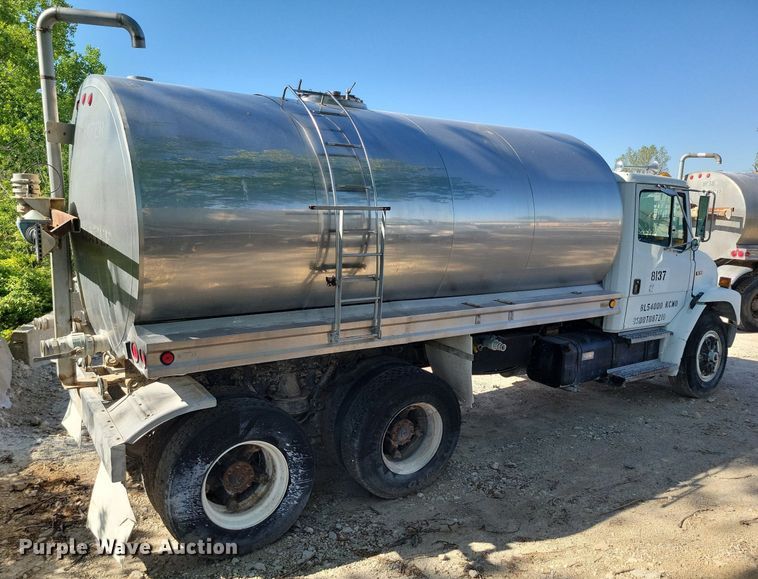 image for item DR8016 2001 Freightliner  FL80 water truck