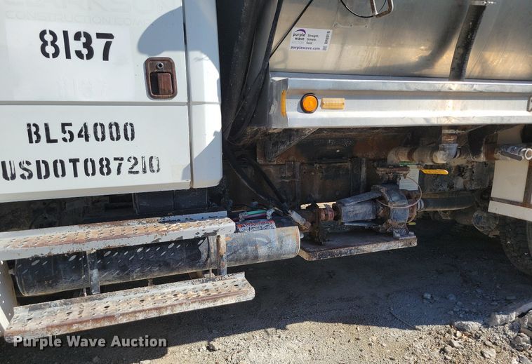 image for item DR8016 2001 Freightliner  FL80 water truck