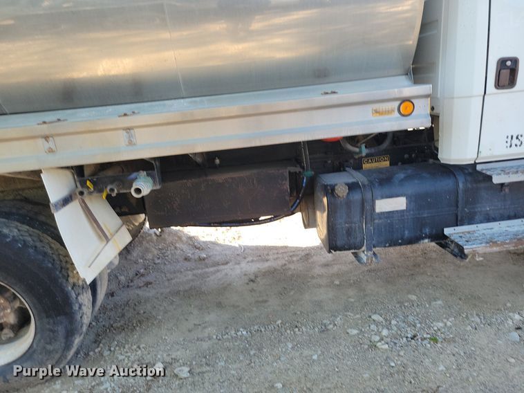 image for item DR8016 2001 Freightliner  FL80 water truck