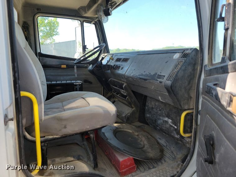 image for item DR8016 2001 Freightliner  FL80 water truck