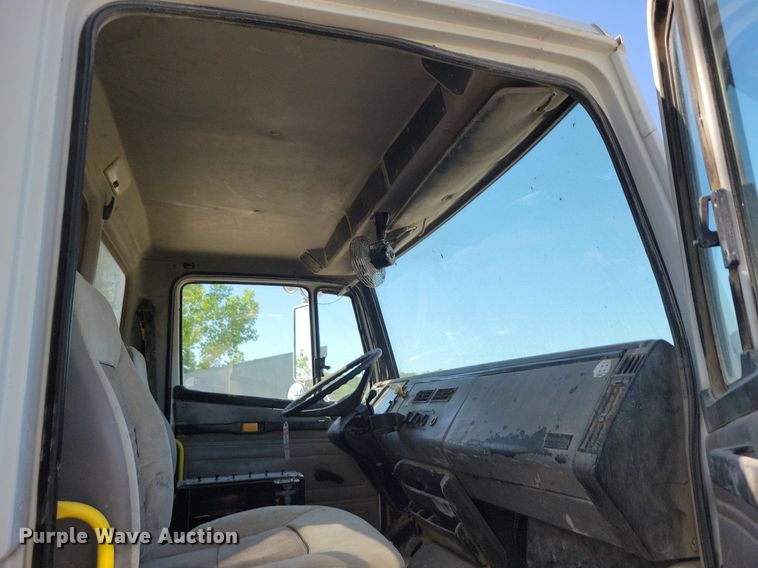 image for item DR8016 2001 Freightliner  FL80 water truck