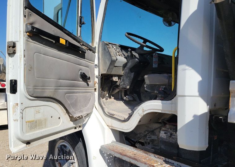 image for item DR8016 2001 Freightliner  FL80 water truck