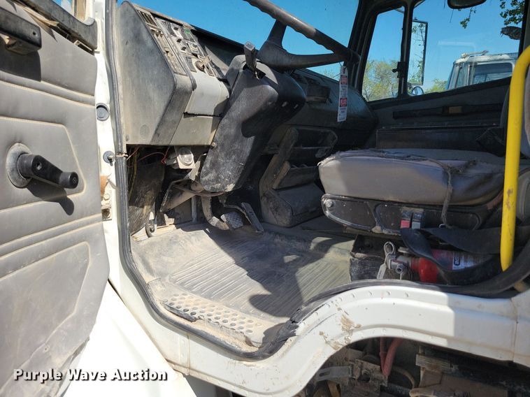 image for item DR8016 2001 Freightliner  FL80 water truck