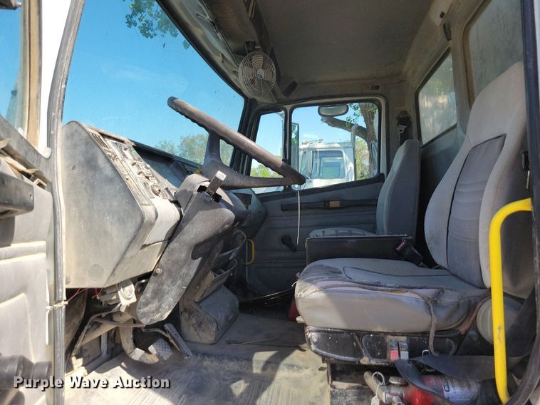 image for item DR8016 2001 Freightliner  FL80 water truck