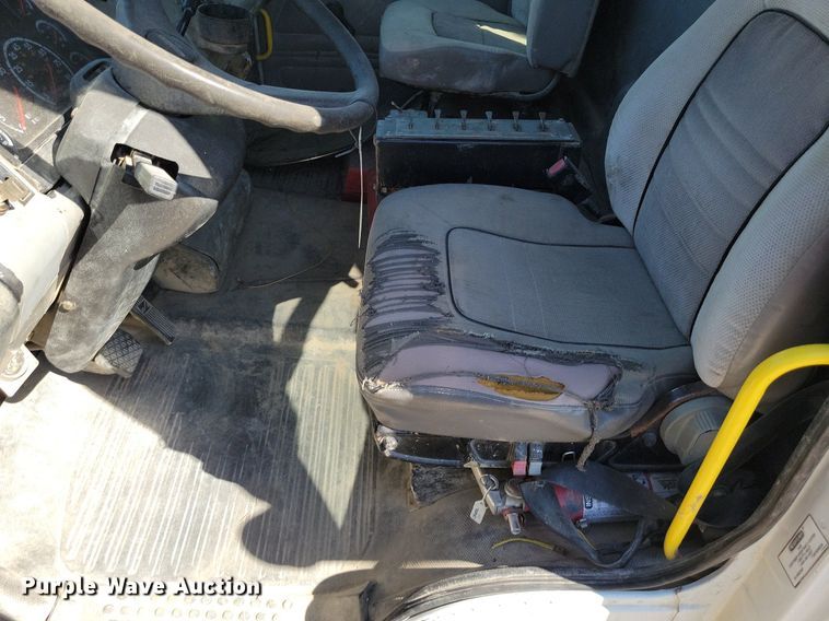 image for item DR8016 2001 Freightliner  FL80 water truck