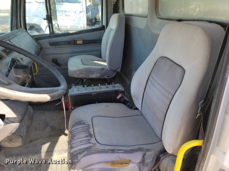 image for item DR8016 2001 Freightliner  FL80 water truck