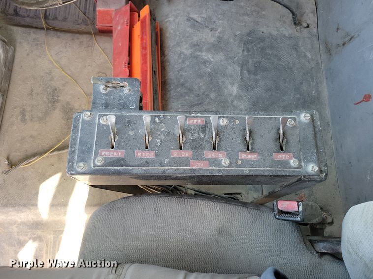 image for item DR8016 2001 Freightliner  FL80 water truck