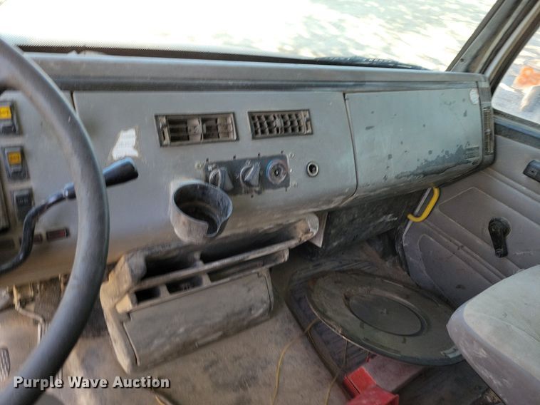 image for item DR8016 2001 Freightliner  FL80 water truck