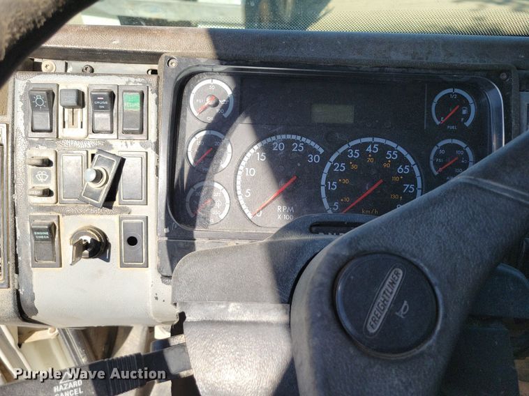 image for item DR8016 2001 Freightliner  FL80 water truck