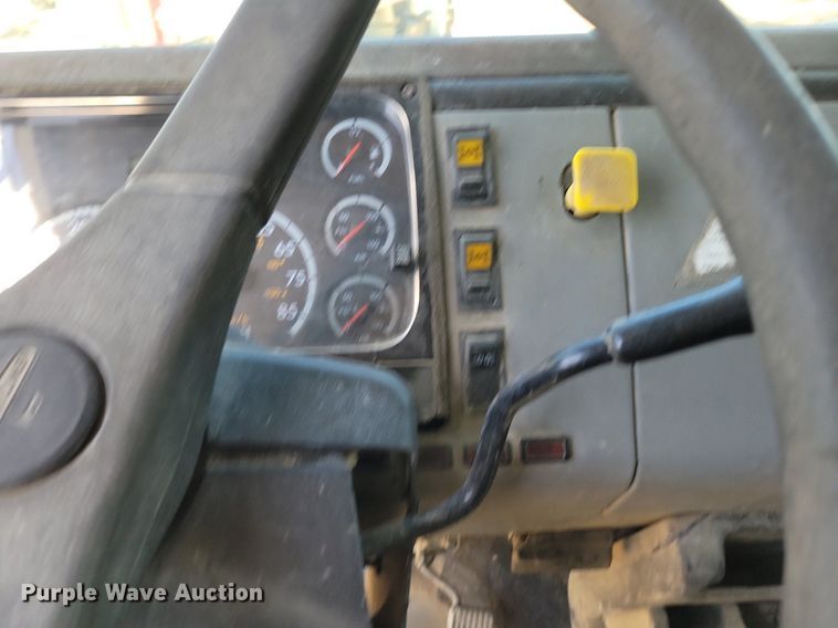 image for item DR8016 2001 Freightliner  FL80 water truck