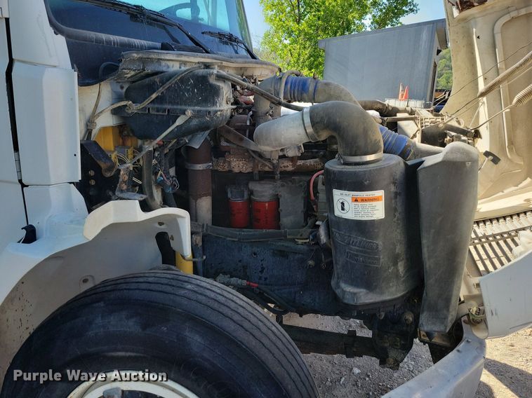 image for item DR8016 2001 Freightliner  FL80 water truck